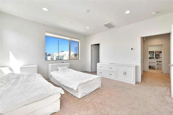 126 Novel, Irvine, California 92618