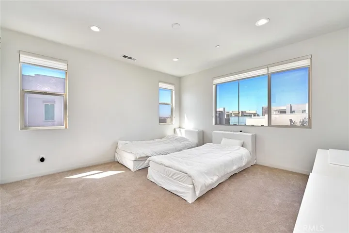 126 Novel, Irvine, California 92618