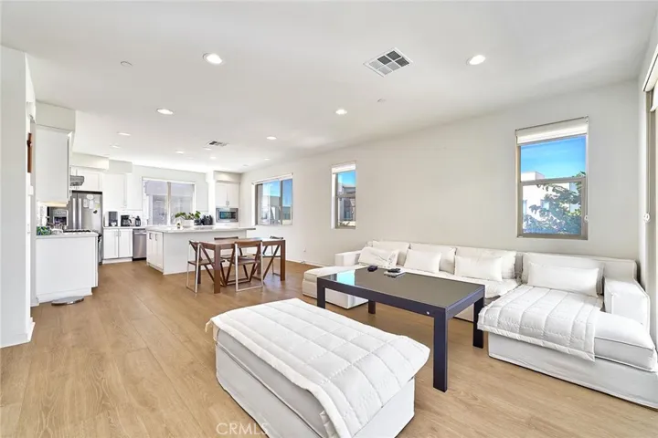 126 Novel, Irvine, California 92618
