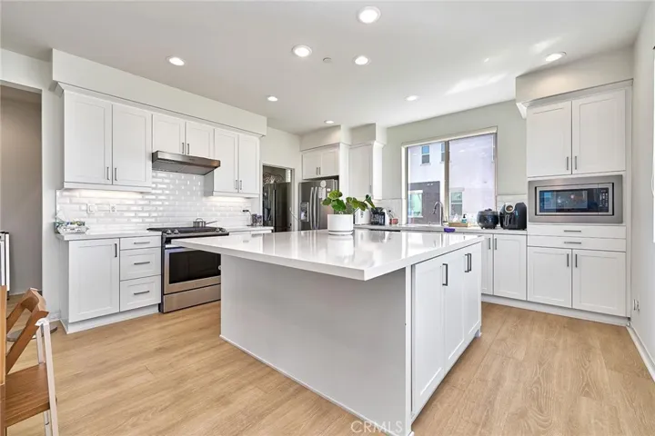 126 Novel, Irvine, California 92618