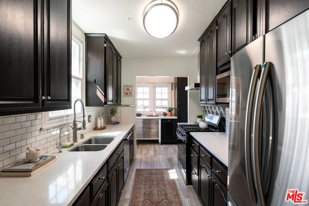 1809 N Rose Street, Burbank, California 91505 home-pic-8