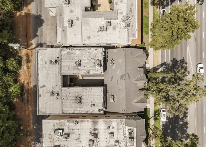 13042 Riverside Dr, Sherman Oaks, California 91423