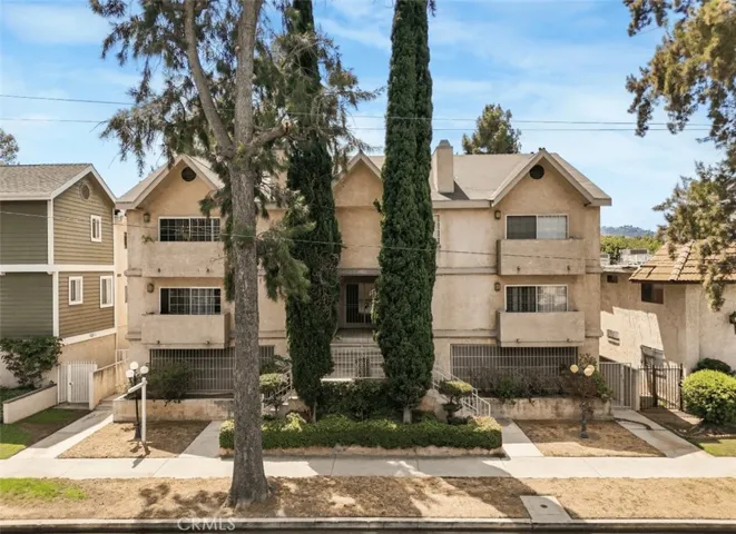 13042 Riverside Dr, Sherman Oaks, California 91423