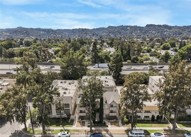 13042 Riverside Dr, Sherman Oaks, California 91423