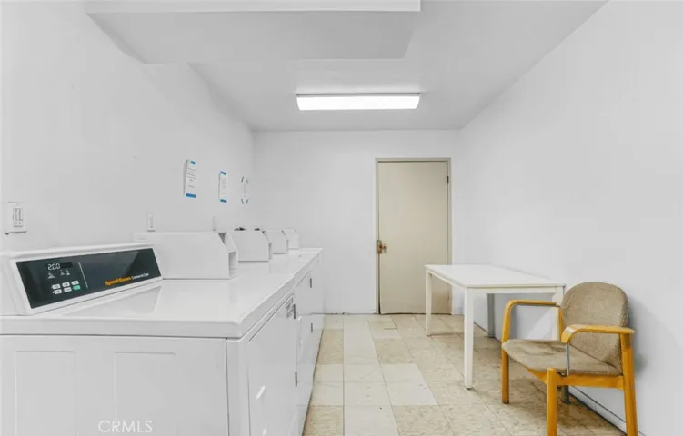 13042 Riverside Dr, Sherman Oaks, California 91423
