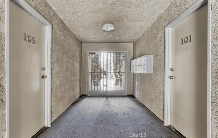 13042 Riverside Dr, Sherman Oaks, California 91423