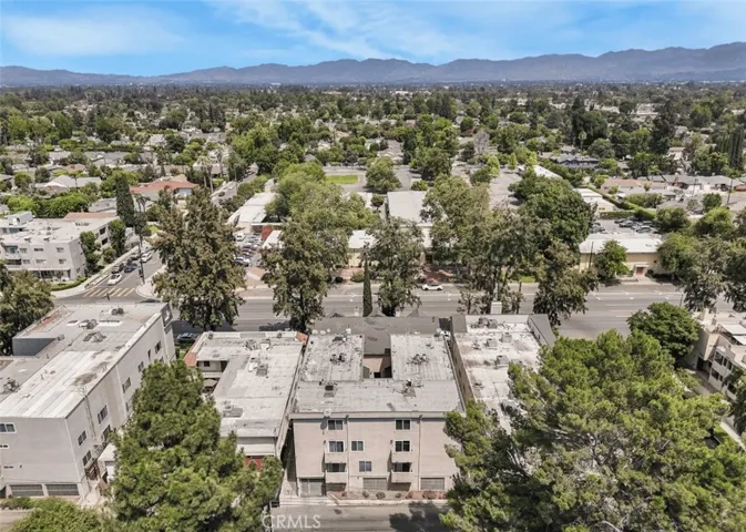 13042 Riverside Dr, Sherman Oaks, California 91423