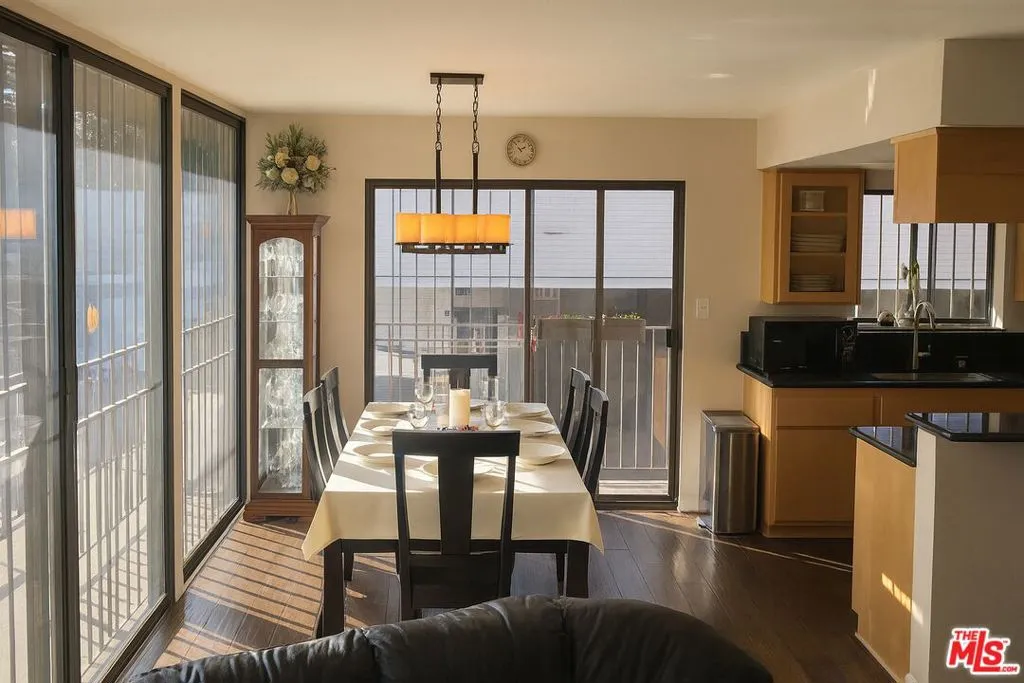 869 S Wooster Street 103, Los Angeles, California 90035 home-pic-1