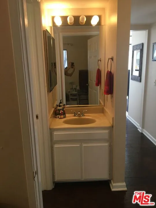869 S Wooster Street 103, Los Angeles, California 90035 home-pic-20
