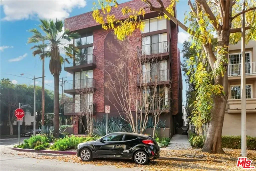 869 S Wooster Street 103, Los Angeles, California 90035 home-pic-0
