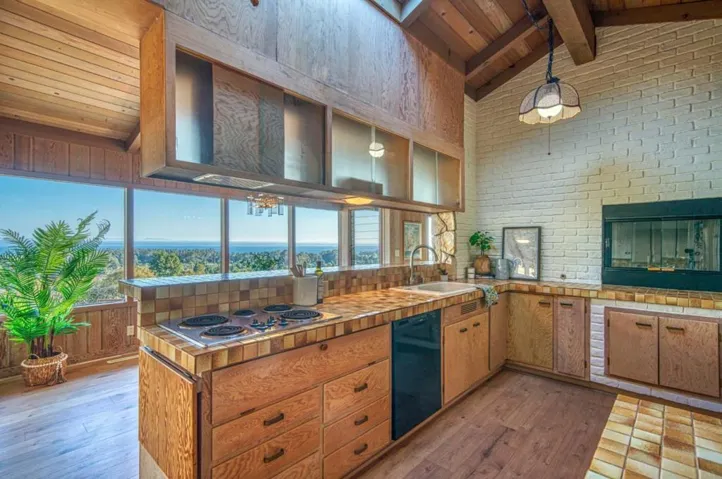 3600 N. Park Avenue, Soquel, California 95073