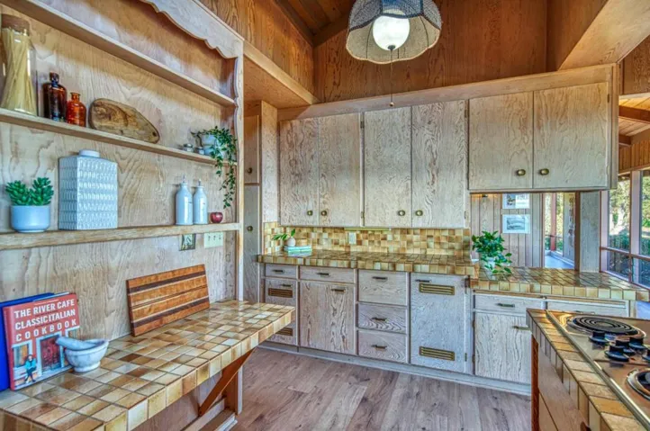 3600 N. Park Avenue, Soquel, California 95073