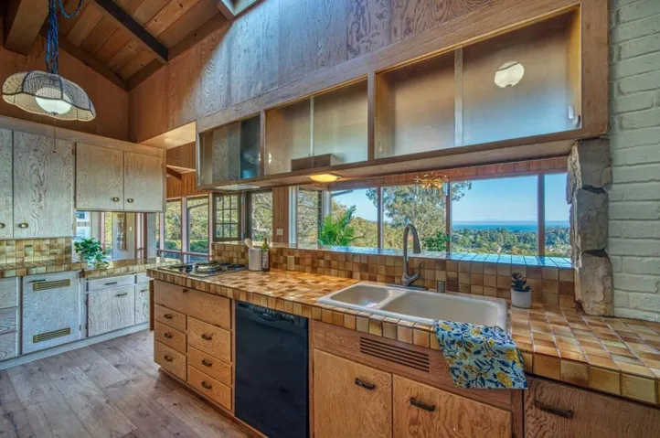 3600 N. Park Avenue, Soquel, California 95073