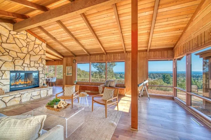 3600 N. Park Avenue, Soquel, California 95073