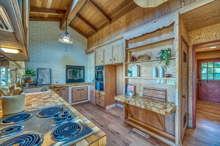 3600 N. Park Avenue, Soquel, California 95073