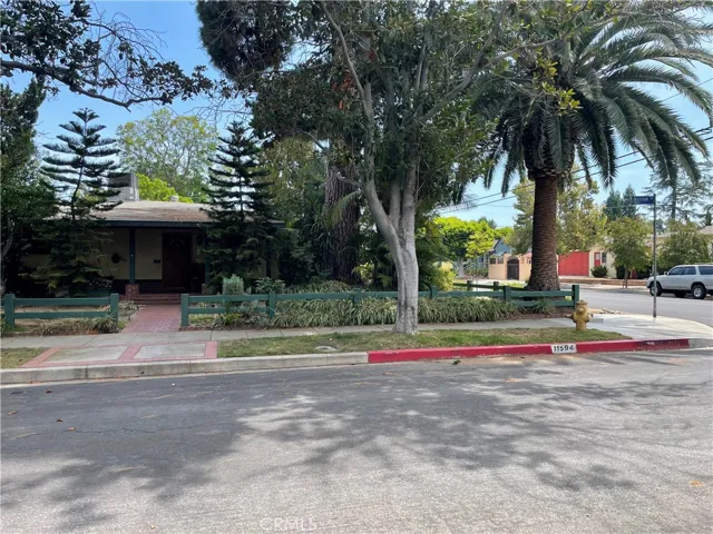 11594 Morrison Street, North Hollywood, California 91601