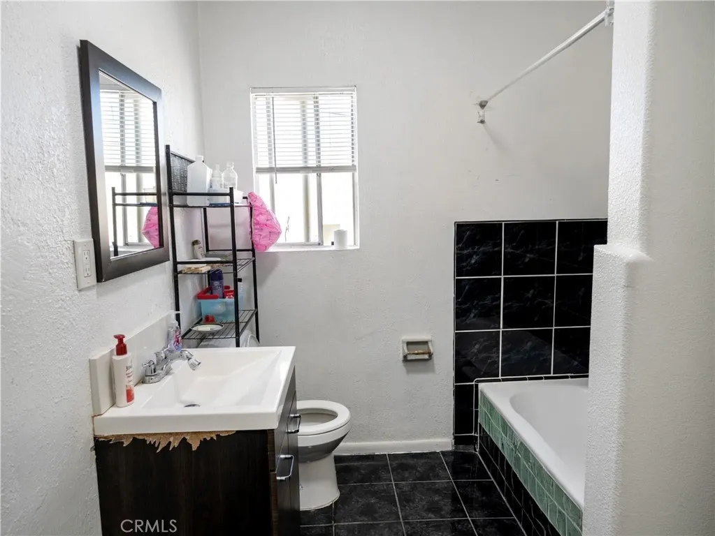 7714 S Broadway, Los Angeles, California 90003 home-pic-14