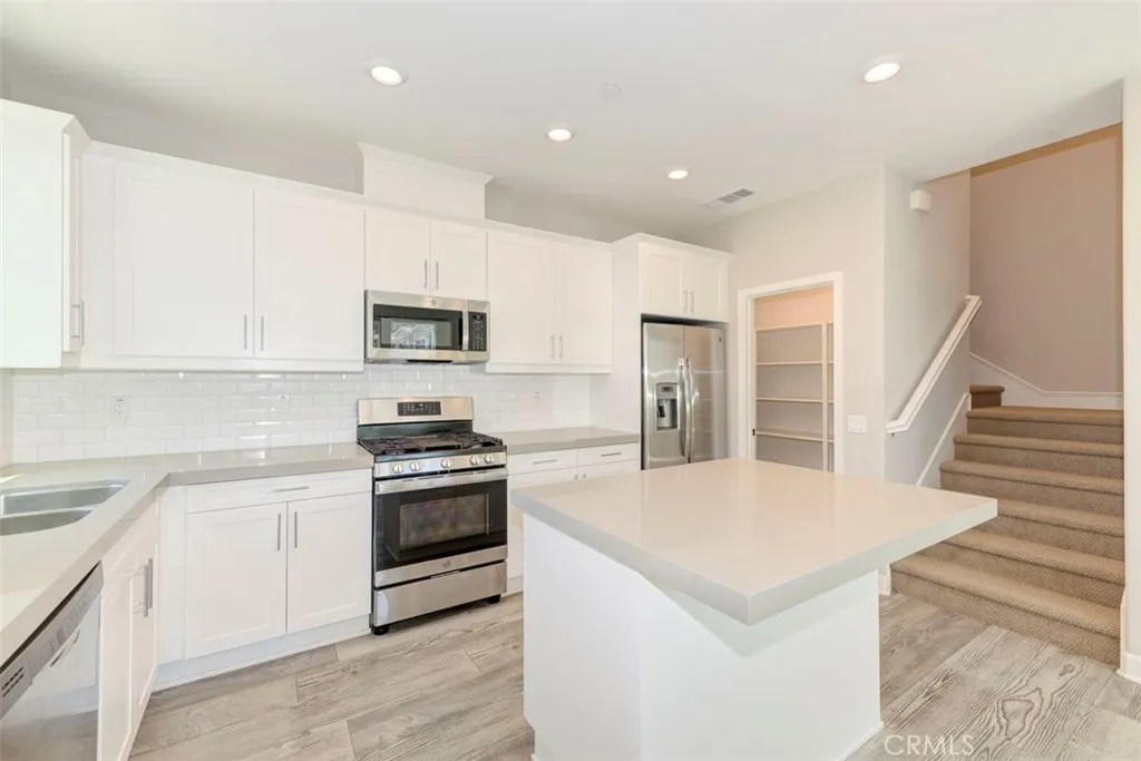 1138 Delpy View Point, Vista, California 92084 home-pic-8