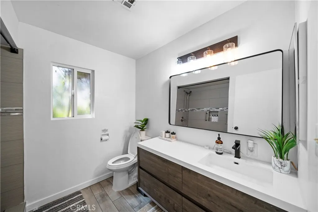 1158 N Ivescrest Avenue, Covina, California 91724 home-pic-21