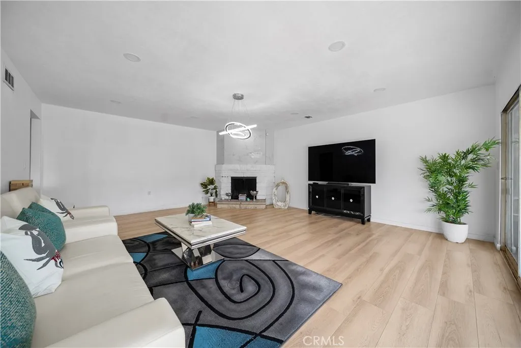 1158 N Ivescrest Avenue, Covina, California 91724 home-pic-12