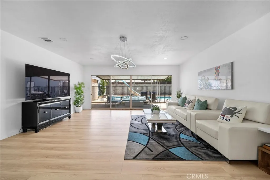 1158 N Ivescrest Avenue, Covina, California 91724 home-pic-10