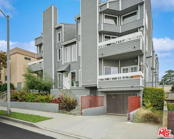 11938 Courtleigh Drive 3, Los Angeles, California 90066