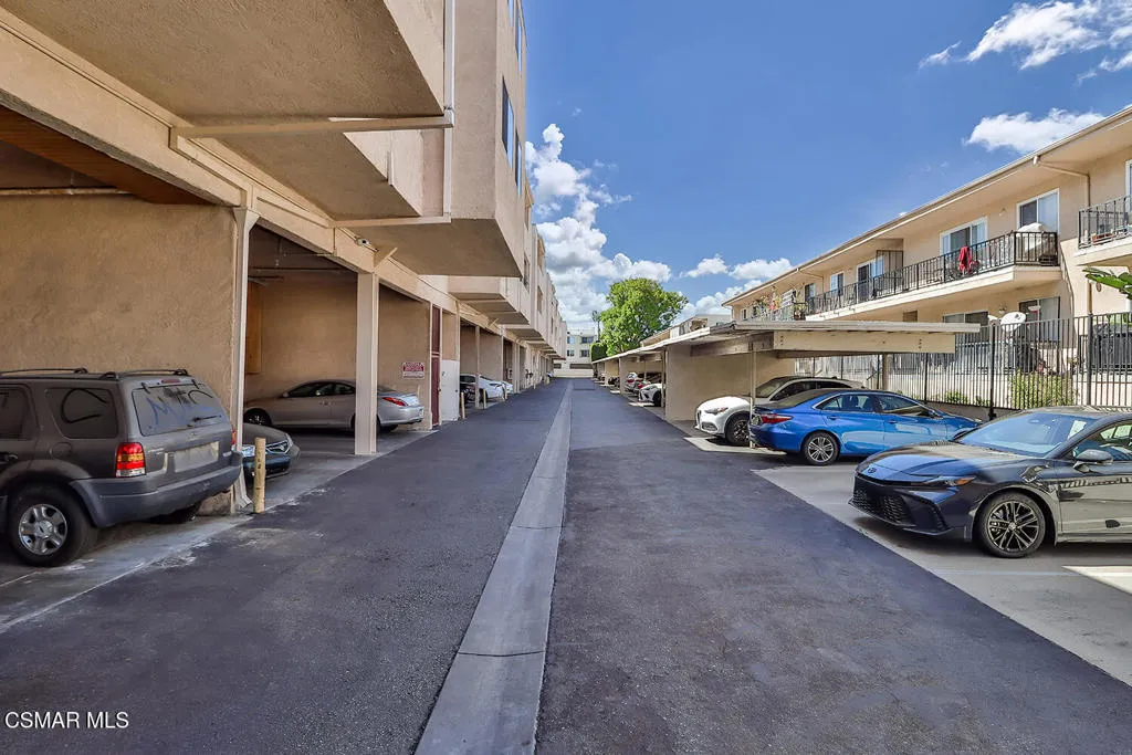 5429 Newcastle Avenue 213, Encino, California 91316 home-pic-26