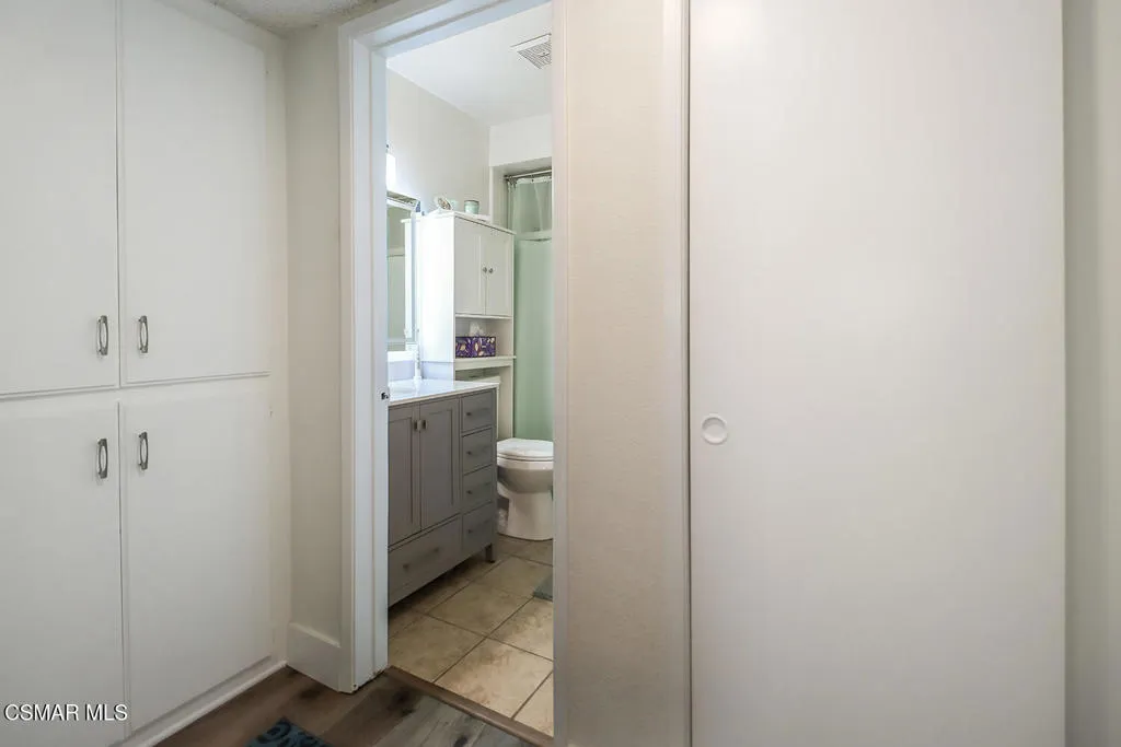 5429 Newcastle Avenue 213, Encino, California 91316 home-pic-18