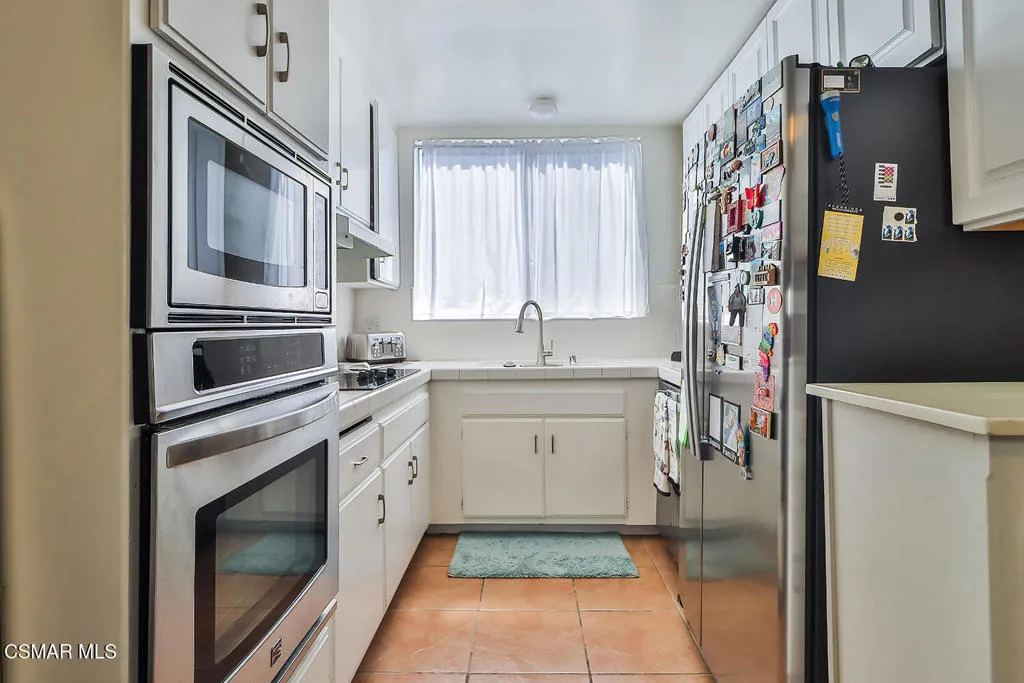 5429 Newcastle Avenue 213, Encino, California 91316 home-pic-7
