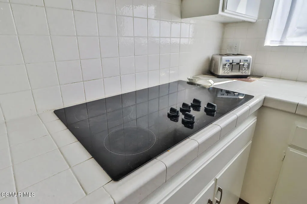 5429 Newcastle Avenue 213, Encino, California 91316 home-pic-10