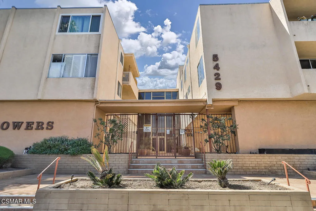 5429 Newcastle Avenue 213, Encino, California 91316 home-pic-28