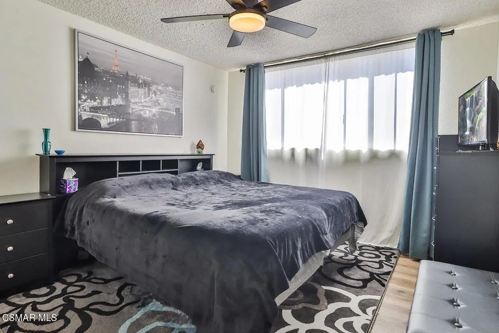 5429 Newcastle Avenue 213, Encino, California 91316 home-pic-12