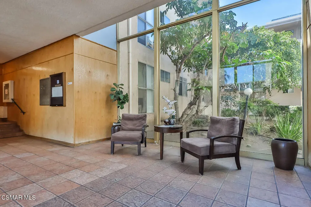 5429 Newcastle Avenue 213, Encino, California 91316 home-pic-24