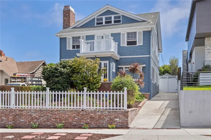 626 Elvira Avenue, Redondo Beach, California 90277