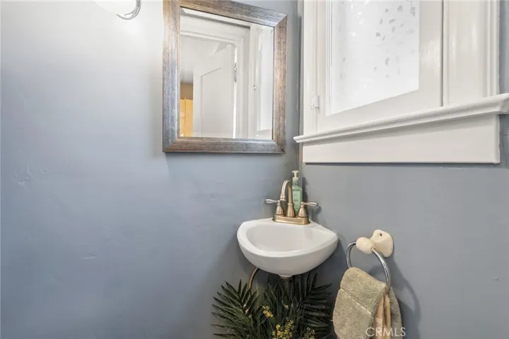 626 Elvira Avenue, Redondo Beach, California 90277