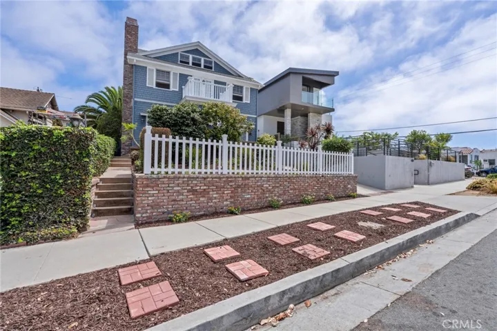 626 Elvira Avenue, Redondo Beach, California 90277