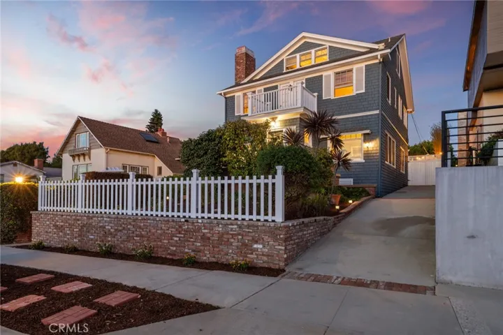626 Elvira Avenue, Redondo Beach, California 90277