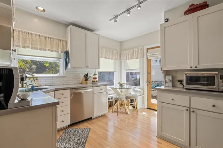 626 Elvira Avenue, Redondo Beach, California 90277