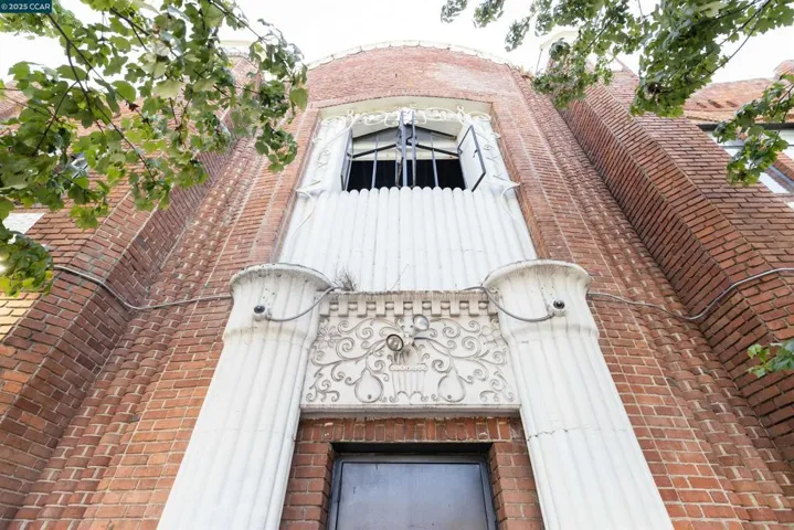 2521 San Pablo Ave, Oakland, California 94612