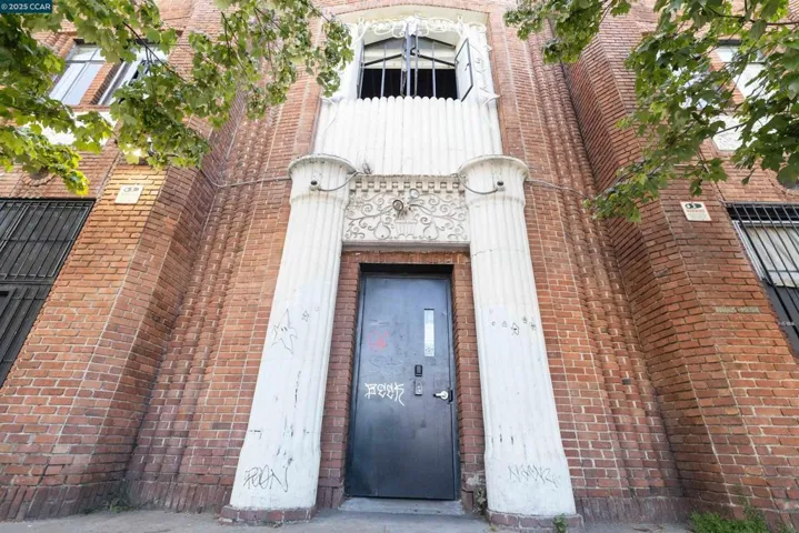 2521 San Pablo Ave, Oakland, California 94612