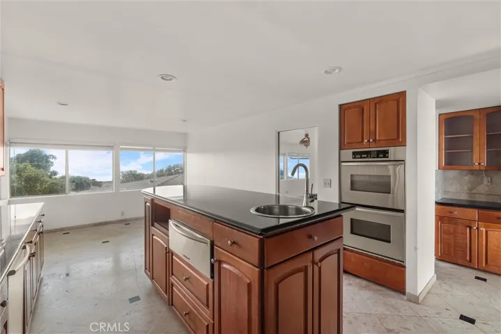 7206 Crest Road, Rancho Palos Verdes, California 90275