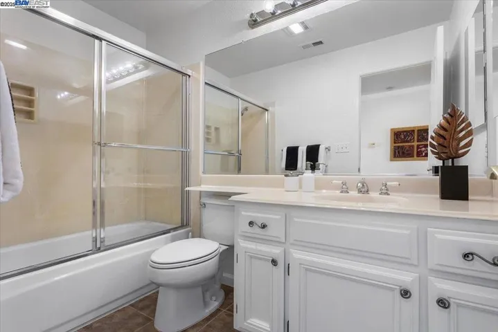 Downstairs full bathroom