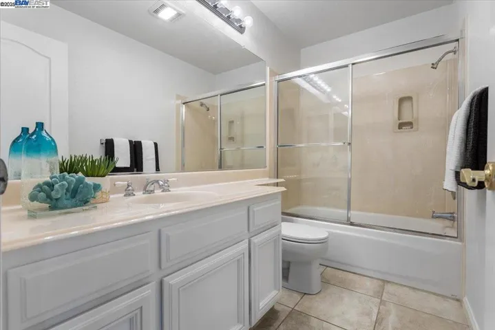 Full hall bathroom