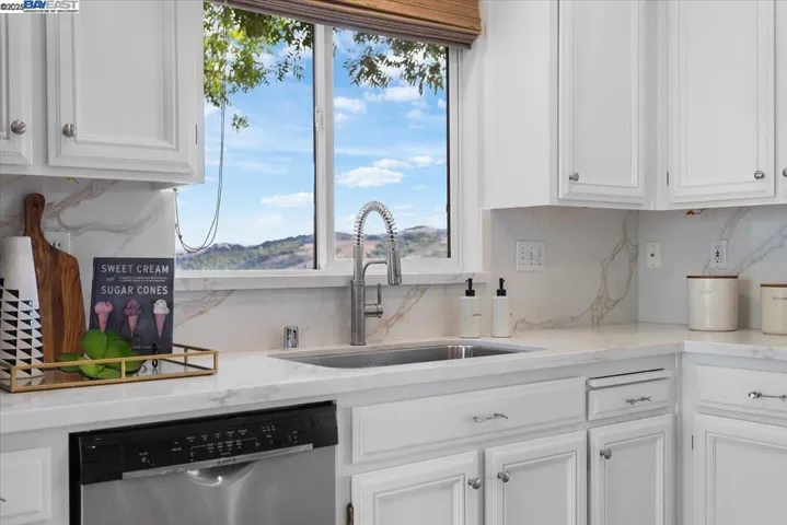 22284 E Lyndon Loop, Castro Valley, California 94552