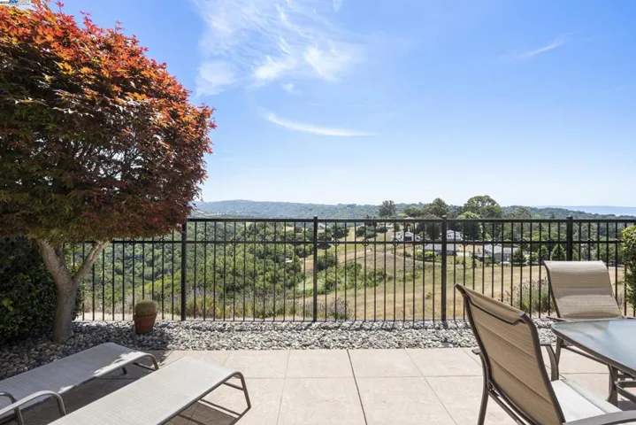 22284 E Lyndon Loop, Castro Valley, California 94552