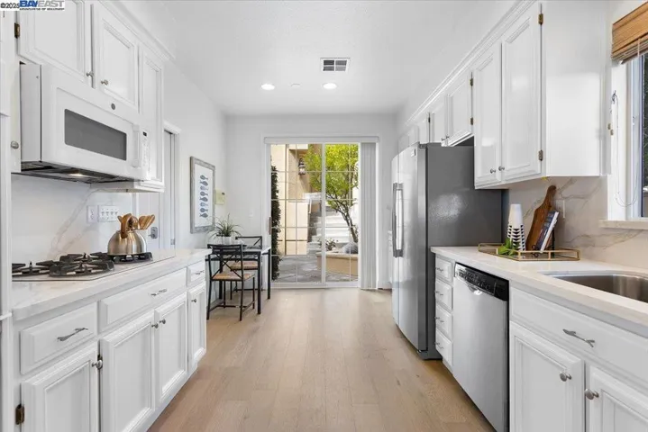 22284 E Lyndon Loop, Castro Valley, California 94552