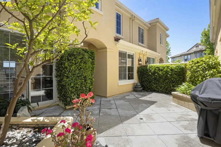 22284 E Lyndon Loop, Castro Valley, California 94552