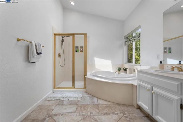 22284 E Lyndon Loop, Castro Valley, California 94552