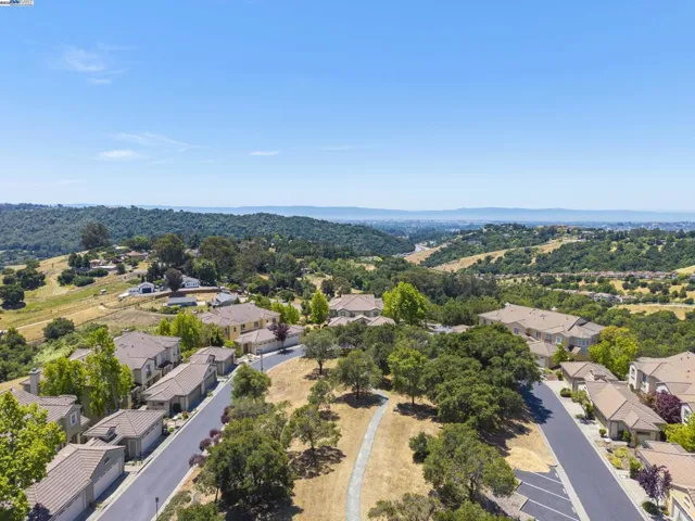 22284 E Lyndon Loop, Castro Valley, California 94552
