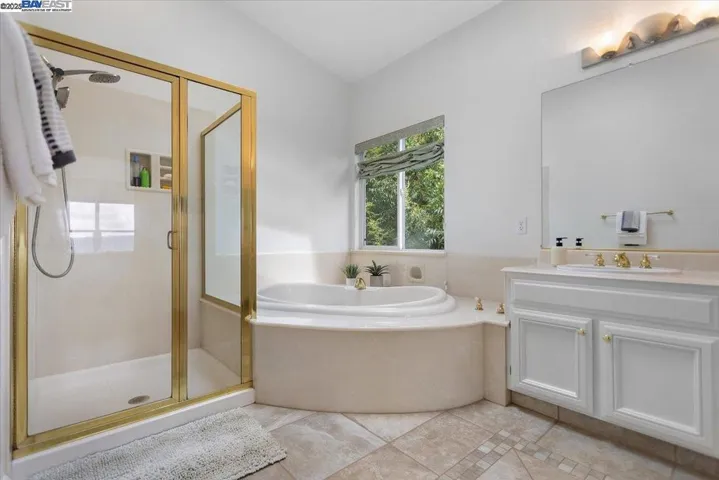22284 E Lyndon Loop, Castro Valley, California 94552